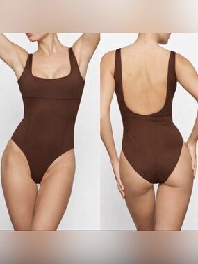 SKIMS One Piece Swimsuit Body Sculpting Square Décolleté - Rare Cocoa Brown